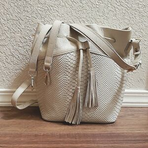 GIGI NEW YORK JENN LEATHER DRAWSTRING BUCKET BAG ~ EUC